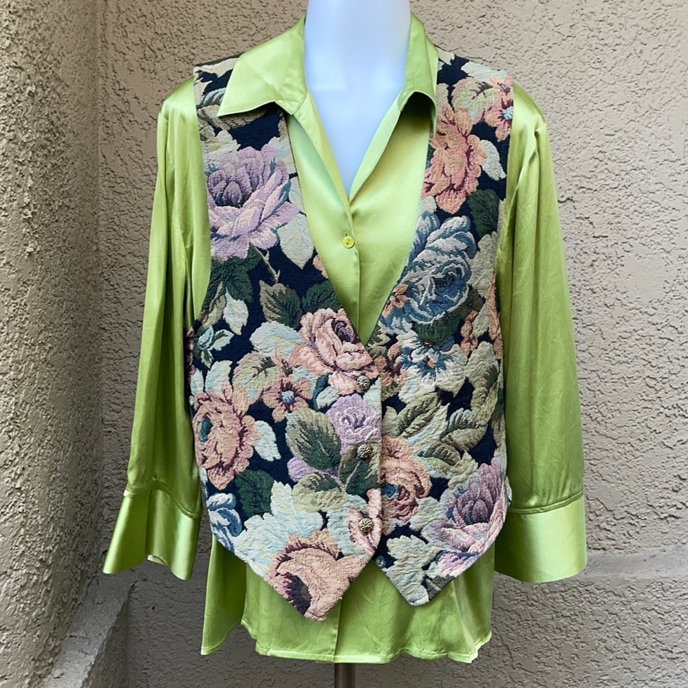New vintage multicolored tapestry vest